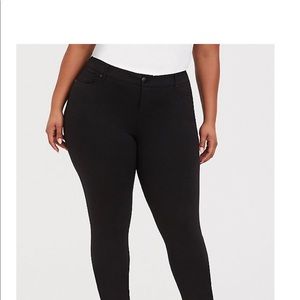 Torrid stretch ponte skinny pant. Worn once!